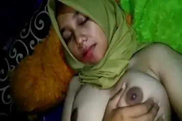 Remasan Kuat Toket Bikin Pasangan Muncrat